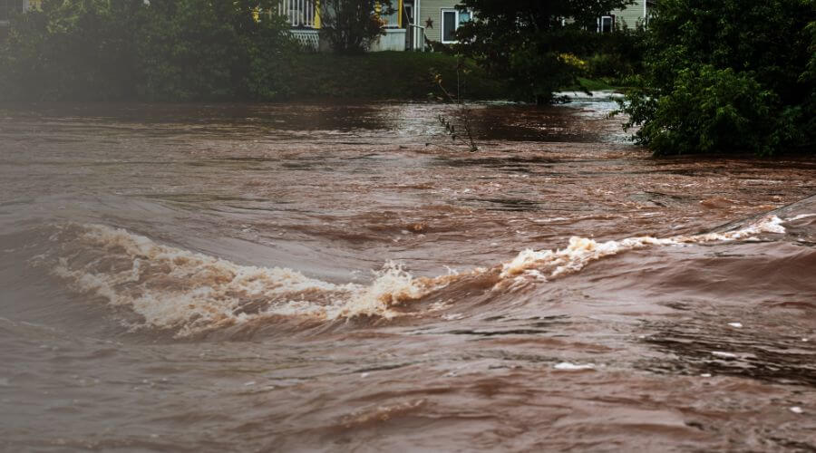 Why choose water damage restoration service for basement flood restoration services in Hartford